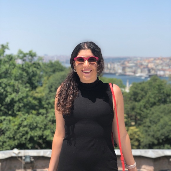 Meet your posher! - Picture 2 of 5